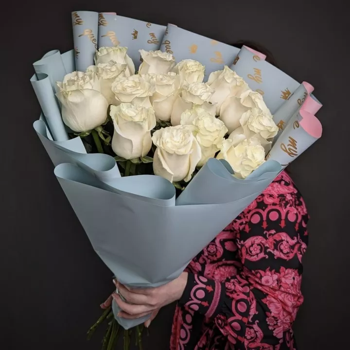 Букет из 15 прекрасных белых роз - фото 