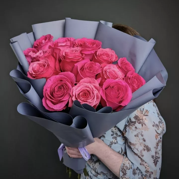 Букет из 15 прекрасных розовых роз - фото 